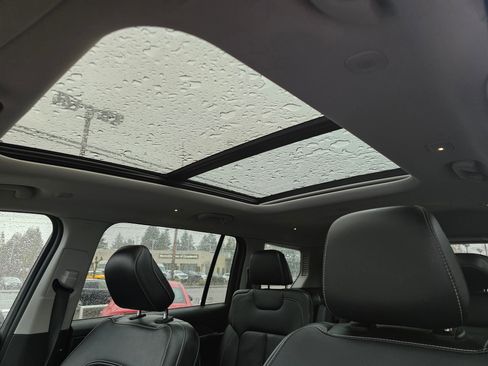 Used 2023 Jeep Grand Cherokee L Limited w/ Black Appearance Package image 24