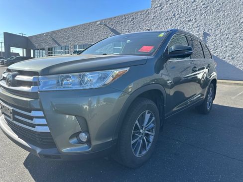Used 2019 Toyota Highlander XLE AWD/4WD image 1