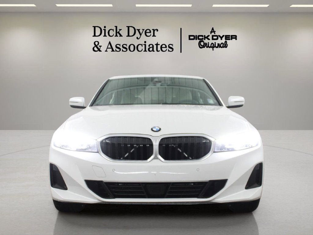 Used 2026 BMW 330i Sedan w/ Convenience Package RWD image 4