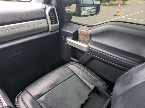Used 2019 Ford F250 Lariat w/ Lariat Ultimate Package AWD/4WD image 15