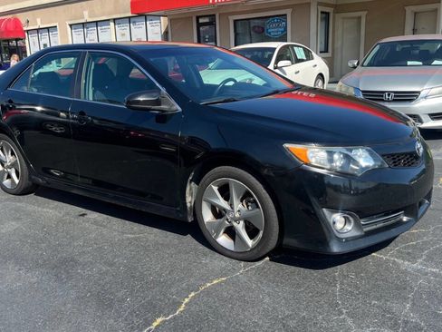 Used 2012 Toyota Camry SE w/ Leather Pkg FWD image 1