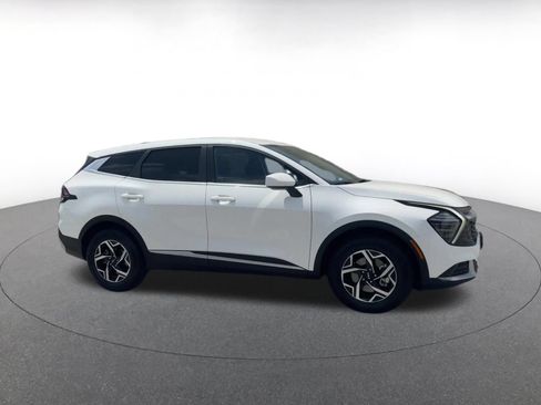 Used 2025 Kia Sportage LX FWD image 2