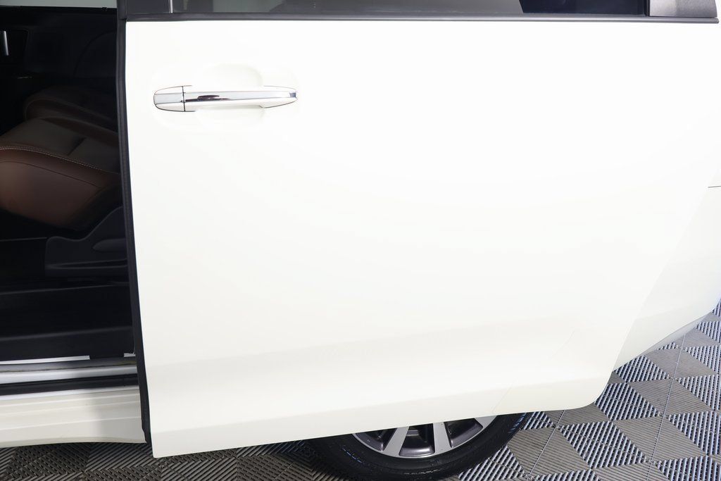 Used 2019 Toyota Sienna Limited AWD/4WD image 14