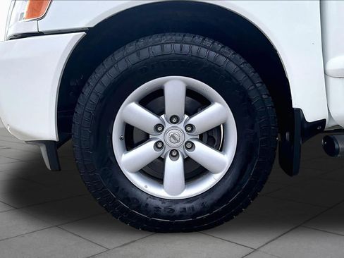 Used 2013 Nissan Titan SV w/ SV Value Truck Pkg AWD/4WD image 10