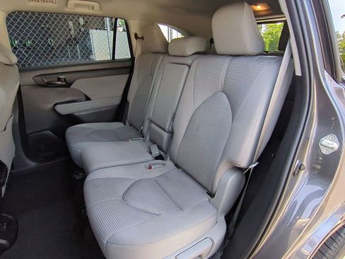 Used 2023 Toyota Highlander LE image 30