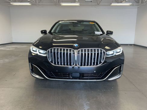 Certified 2022 BMW 740i xDrive w/ Premium Package image 5