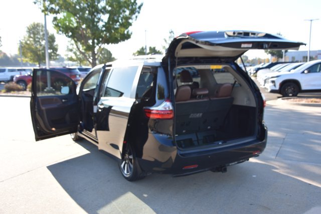 Used 2019 Toyota Sienna Limited Premium FWD image 17
