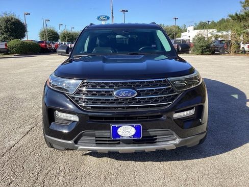 Used 2021 Ford Explorer XLT w/ Equipment Group 202A image 2