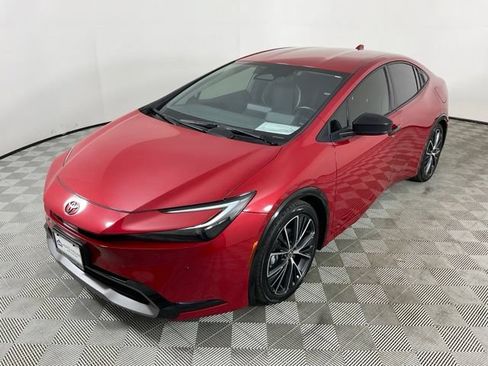 Used 2025 Toyota Prius XLE FWD image 2
