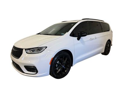 Used 2024 Chrysler Pacifica Limited w/ S Appearance Package