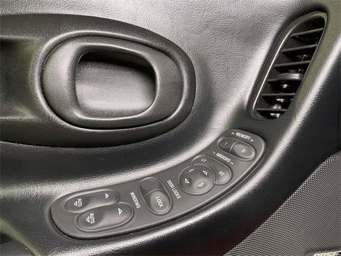 Used 2000 Chevrolet Corvette Convertible w/ Memory Pkg image 29