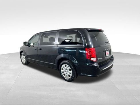 Used 2020 Dodge Grand Caravan SE FWD image 4