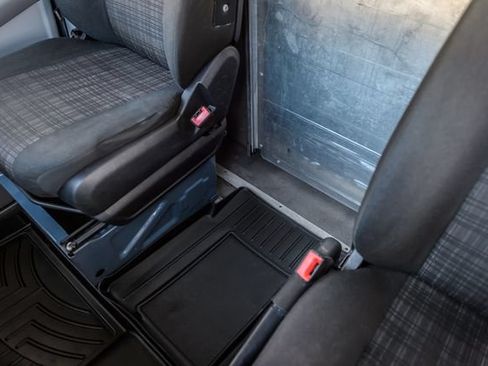 Used 2018 Mercedes-Benz Sprinter 2500 image 38