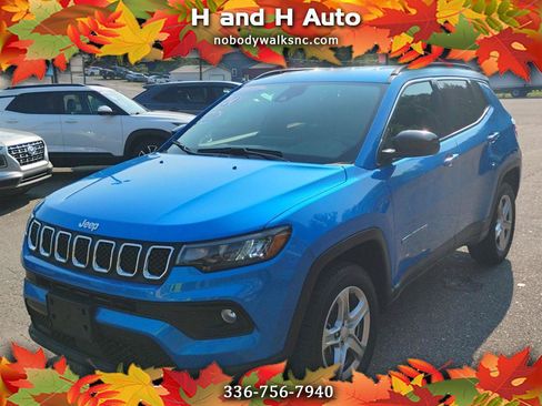 Used 2024 Jeep Compass Latitude w/ Altitude Special Edition AWD/4WD image 1