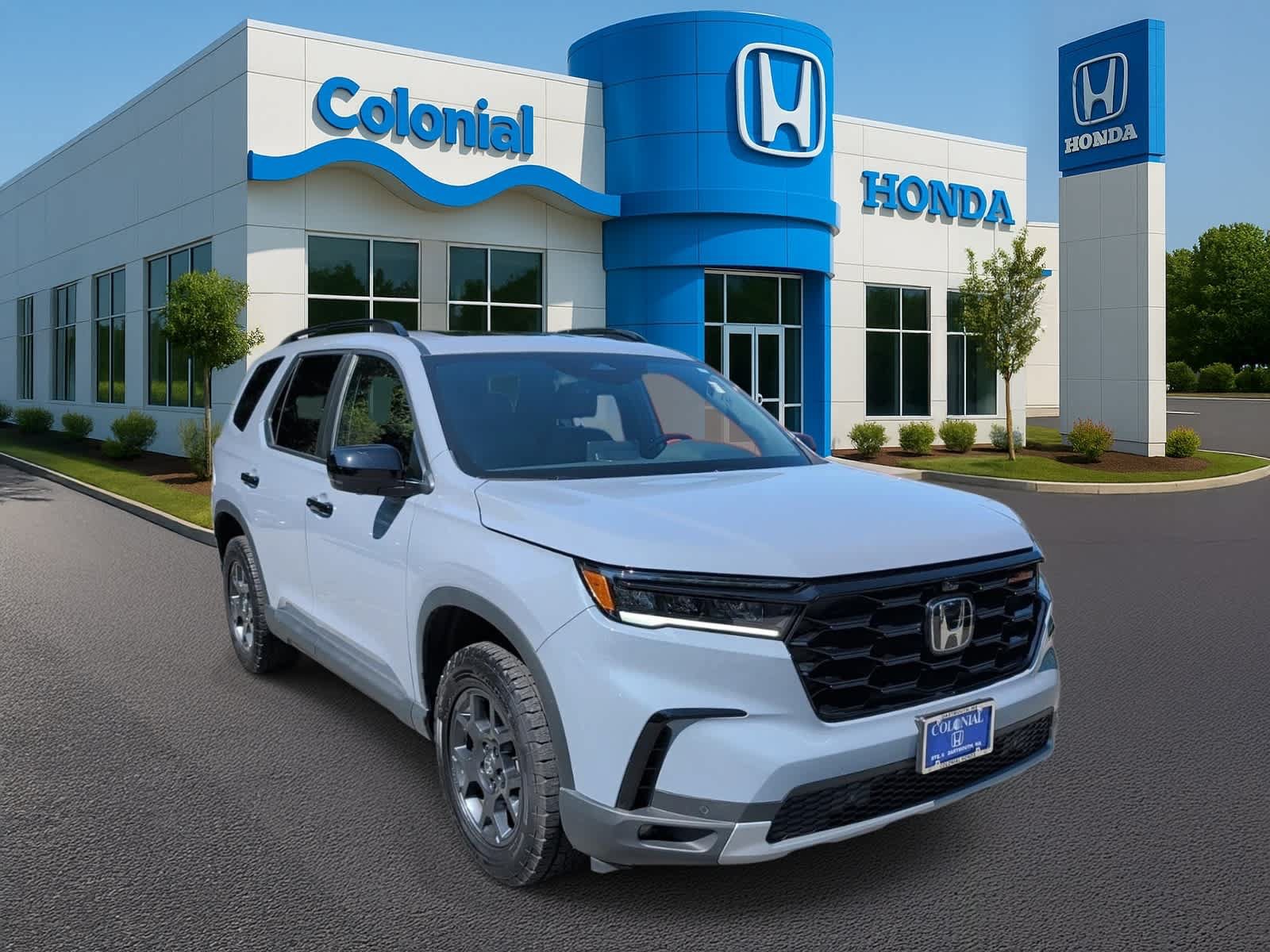 Used 2025 Honda Pilot TrailSport image 8