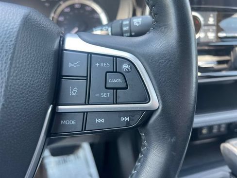 Used 2023 Toyota Highlander LE AWD/4WD image 23