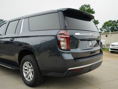 Used 2021 Chevrolet Suburban LT RWD image 20
