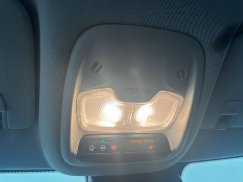 Used 2024 Chevrolet TrailBlazer LT w/ LT Cold Weather Package FWD image 28