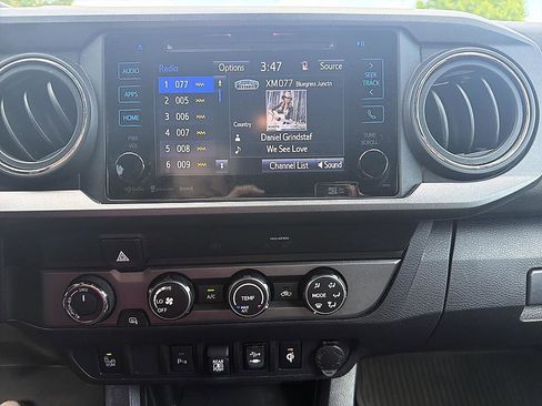 Used 2019 Toyota Tacoma TRD Off-Road w/ Technology Package AWD/4WD image 10