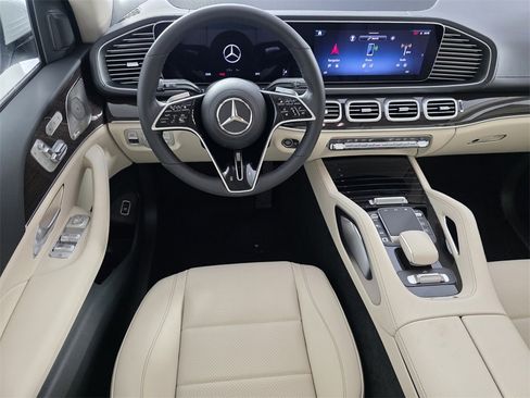 New 2026 Mercedes-Benz GLS 450 4MATIC image 10