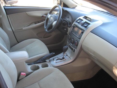Used 2013 Toyota Corolla LE FWD image 14