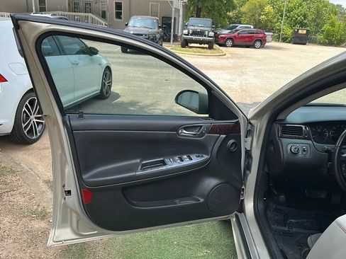Used 2012 Chevrolet Impala LT FWD image 15