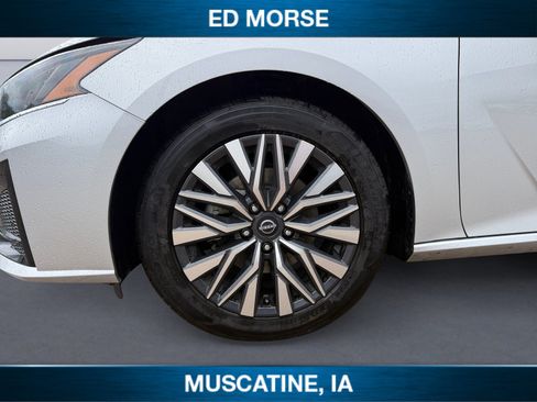 Used 2024 Nissan Altima 2.5 SV FWD image 14