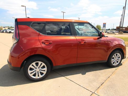 Used 2023 Kia Soul LX FWD image 5