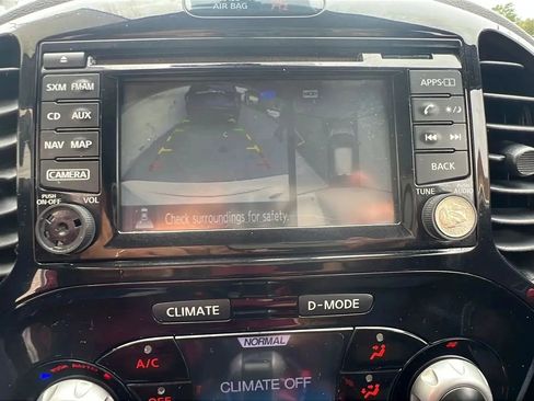 Used 2015 Nissan Juke SV w/ Technology Package image 18