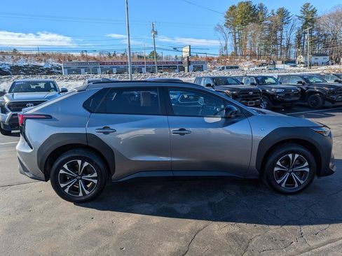 Used 2024 Subaru Solterra Premium image 9