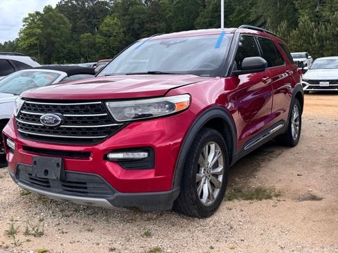 Used 2020 Ford Explorer XLT w/ Equipment Group 202A RWD image 2