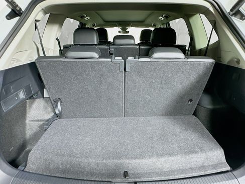 Used 2024 Volkswagen Tiguan SE image 28