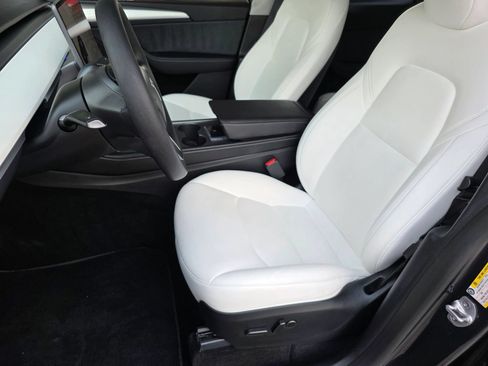 Used 2024 Tesla Model Y Long Range AWD/4WD image 16