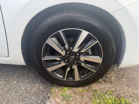 Used 2025 Nissan Versa SV FWD image 28