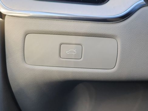 New 2026 Volvo XC60 B5 Ultra w/ Protection Package Premier image 11