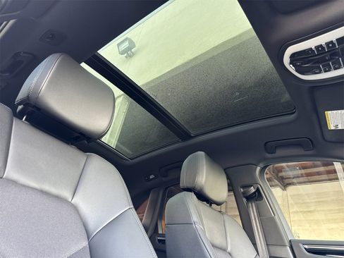 Used 2025 Porsche Macan image 19