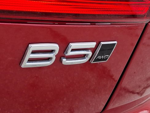 Certified 2023 Volvo XC60 B5 Plus w/ Climate Package image 31