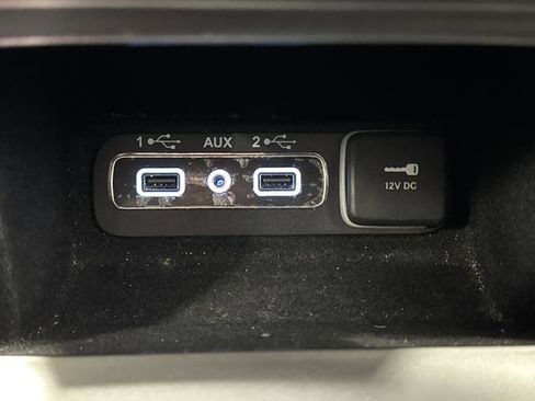 Used 2022 Jeep Grand Cherokee Limited image 25