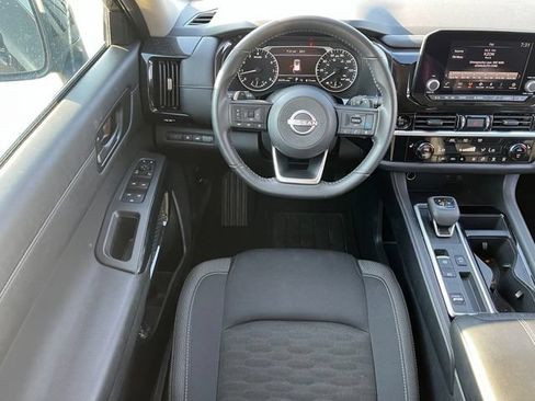 Used 2025 Nissan Pathfinder SV FWD image 10