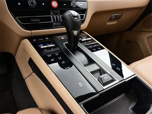 Used 2024 Porsche Macan image 11