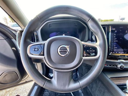 Used 2023 Volvo XC60 B5 Ultimate w/ Climate Package image 11