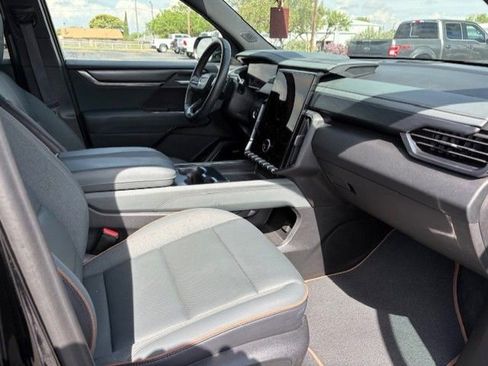 Used 2024 GMC Acadia AT4 w/ Luxury Package AWD/4WD image 22