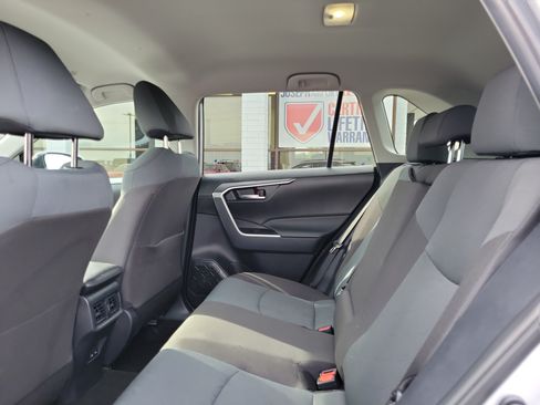 Used 2025 Toyota RAV4 XLE AWD/4WD image 11