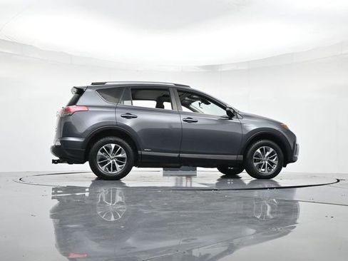 Used 2018 Toyota RAV4 XLE image 32