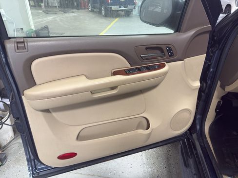 Used 2009 Chevrolet Tahoe LT w/ Luxury Package image 12