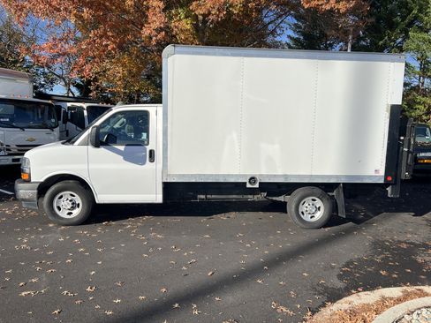 Used 2021 Chevrolet Express 3500 w/ Power Convenience Package image 7