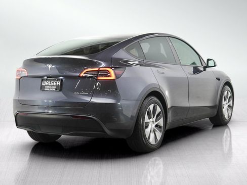 Used 2023 Tesla Model Y Long Range AWD/4WD image 5