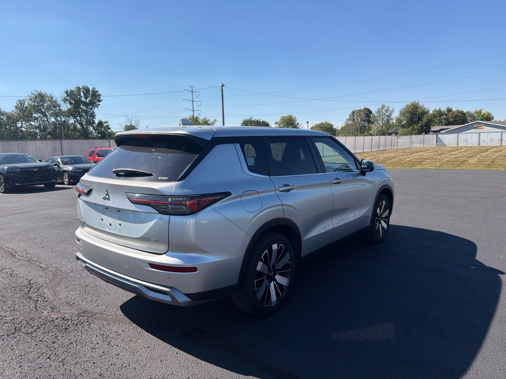 Used 2025 Mitsubishi Outlander SE AWD/4WD image 7