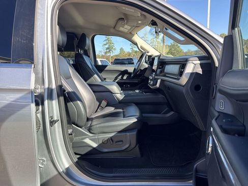 Used 2024 Ford Expedition XLT image 33