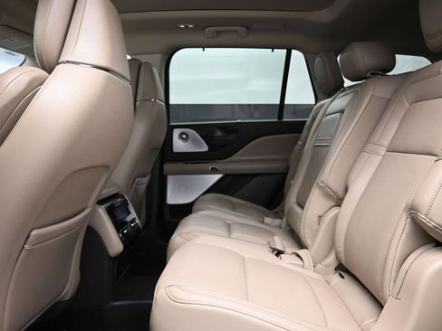 Used 2023 Lincoln Aviator Reserve w/ Equipment Group 201A image 14